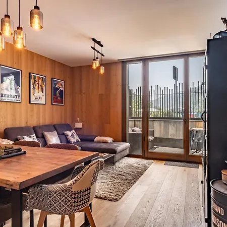 Isard & By Select Apartment
